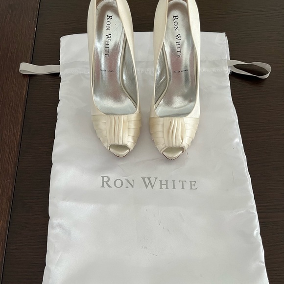 Satin cream coloured Pumps - Ron White - size 8 - Picture 4 of 7